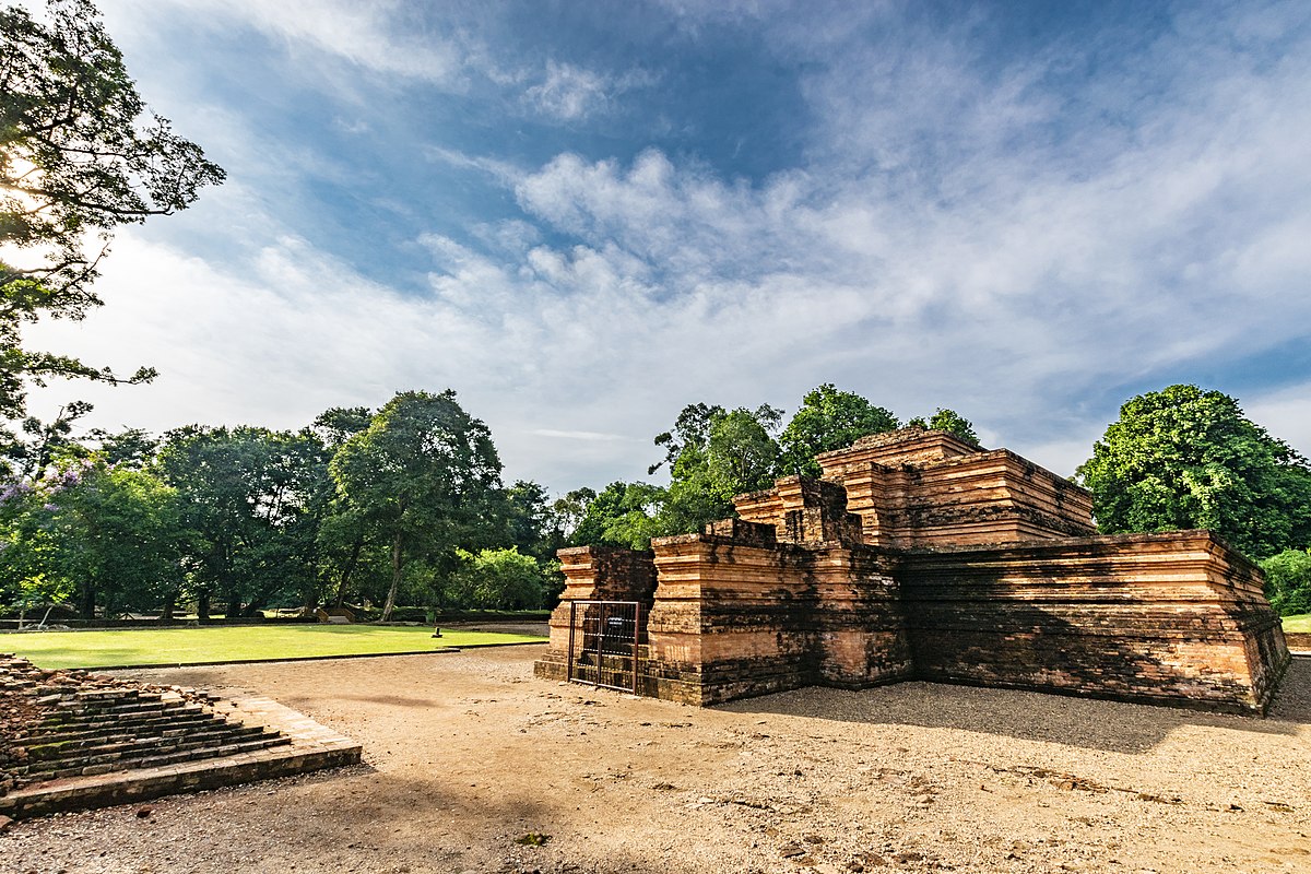 Keindahan arsitektur Candi Muaro Jambi yang megah dengan batu bata merah sebagai bahan utamanya